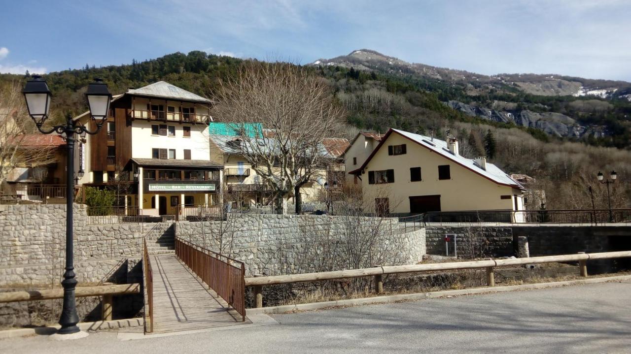 Auberge Roche Grande Entraunes Exterior foto